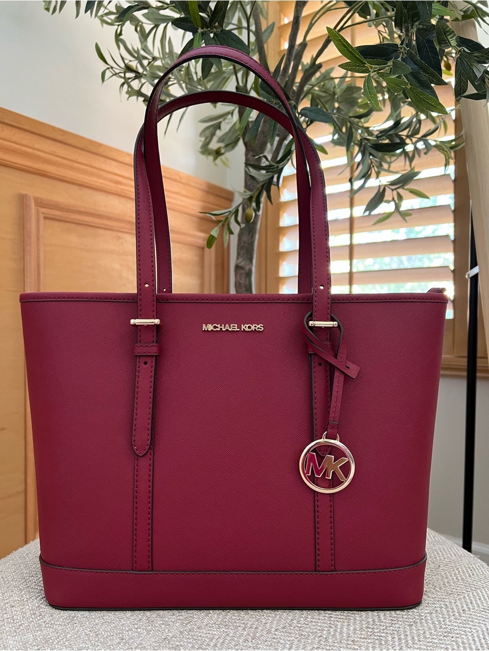 NWT Michael Kors Jet Set Shoulder bag in Cherry Color